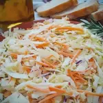 Amerikanischer Krautsalat für Grillabende einfach zubereiten