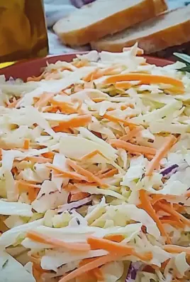 Amerikanischer Krautsalat für Grillabende einfach zubereiten