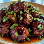 Klebrige Hoisin-Fleischbällchen mit Scallion-Sauce