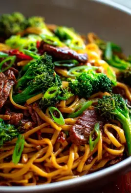 Knuspriges Rindfleisch mit Brokkoli-Nudeln