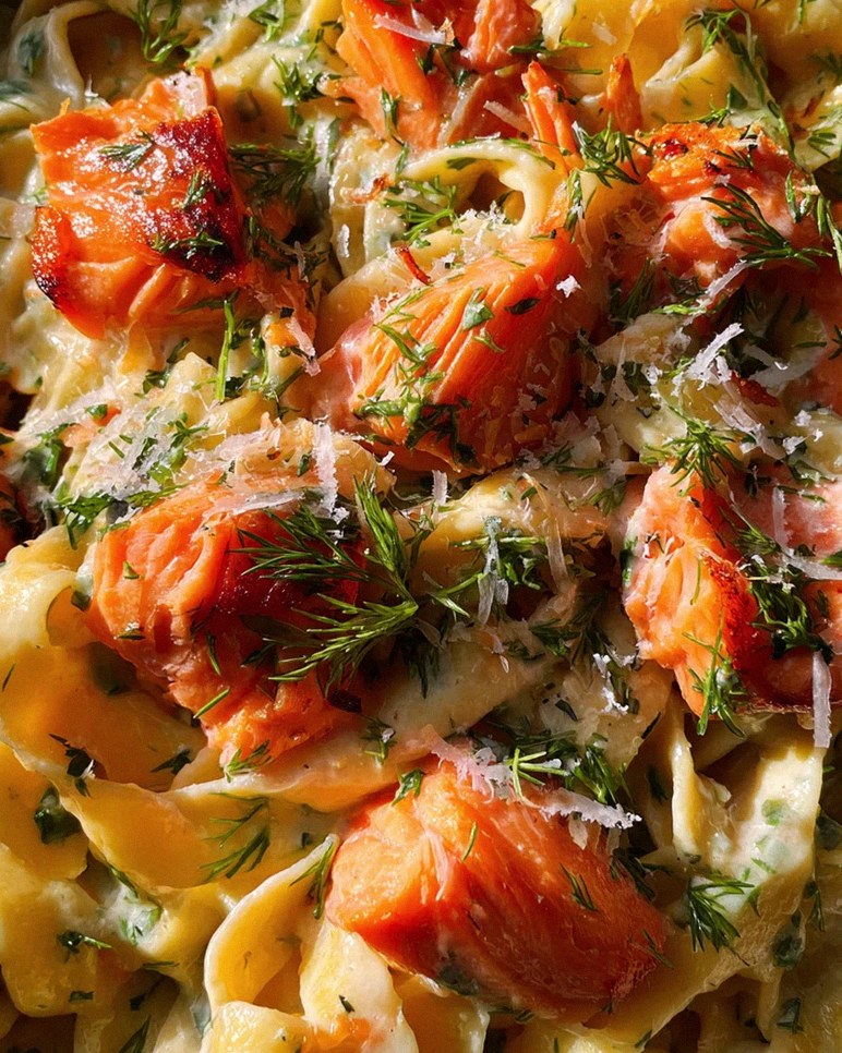 Lachs-Tagliatelle mit cremiger Zitronensoße