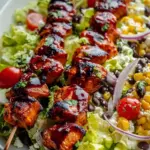 Saftiger BBQ Chicken Spießsalat – Dein neues Lieblingsrezept!