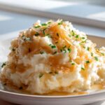 Unwiderstehliche Knoblauchbutter-Zwiebelsauce für Püree